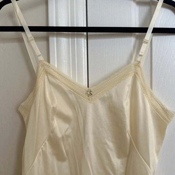 Vintage Full Slip Dress Cream Lace Trim Adjustable Strap Lingerie‎ - Picture 2 of 5